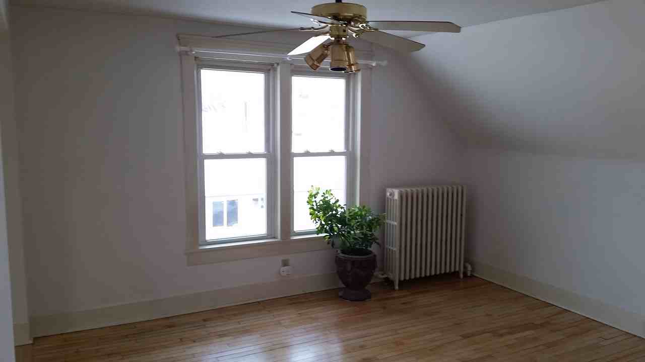 926 East Washington Street - Photo 2 of 9