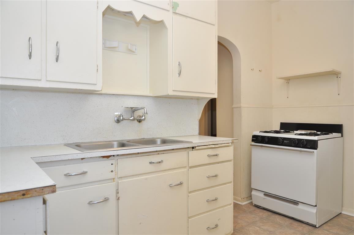 844 Litchfield St - Photo 3 of 12