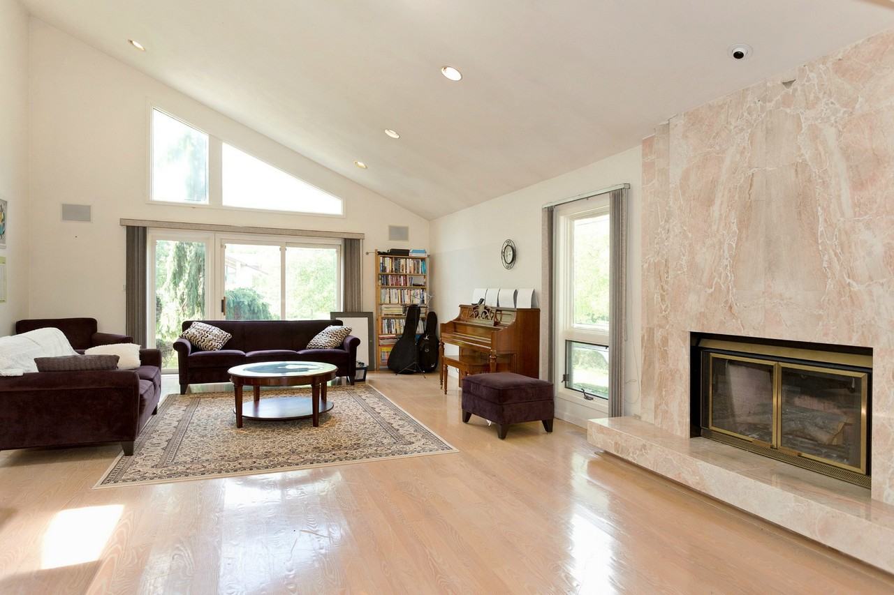 32 Aldgate Dr E - Photo 2 of 14