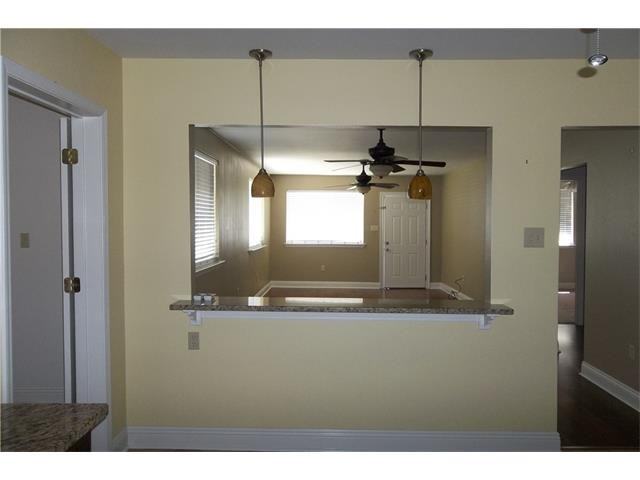 129 W Brooks St - Photo 2 of 6