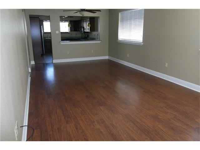 129 W Brooks St - Photo 3 of 6