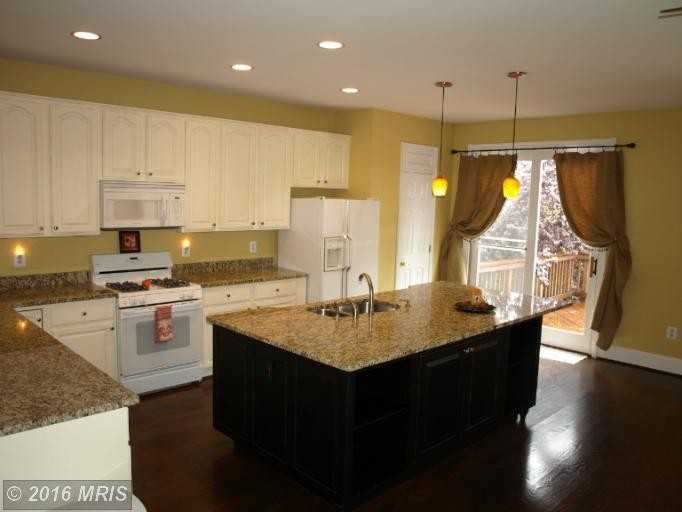 20638 Muddy Harbor Square - Photo 3 of 14