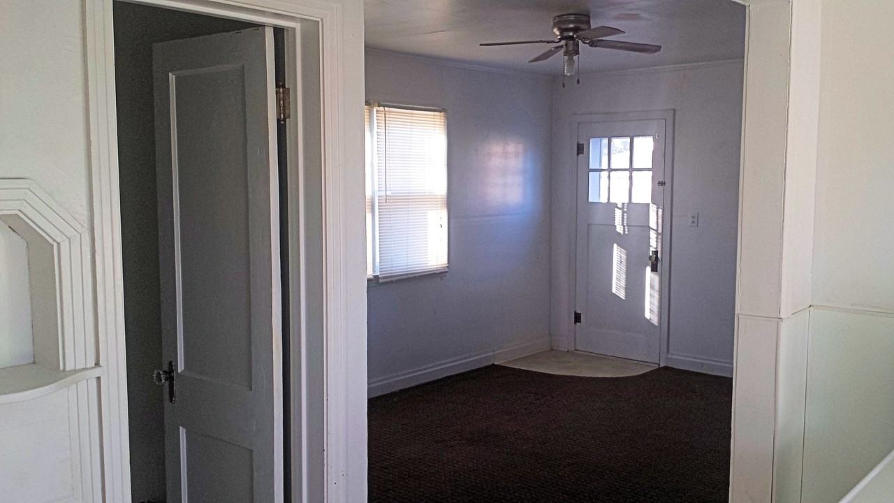 1120 Elkhorn St - Photo 2 of 4