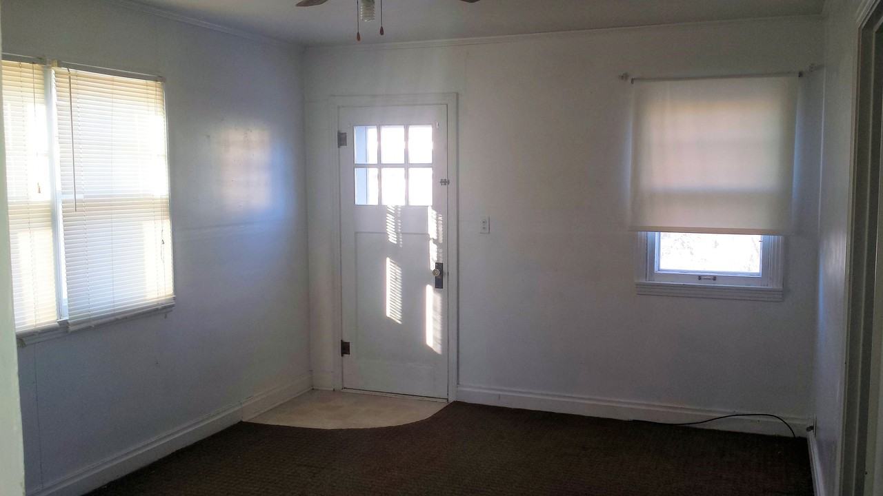 1120 Elkhorn St - Photo 3 of 4