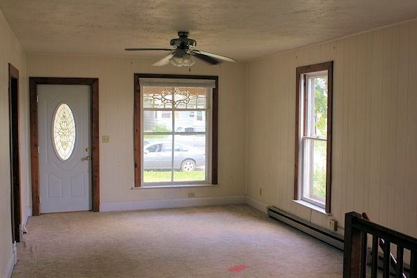 813 6th Ave - Photo 3 of 4