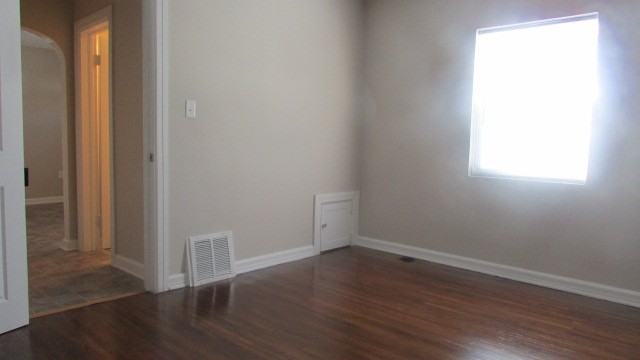 2914-2916 Meredith Avenue - Photo 2 of 13