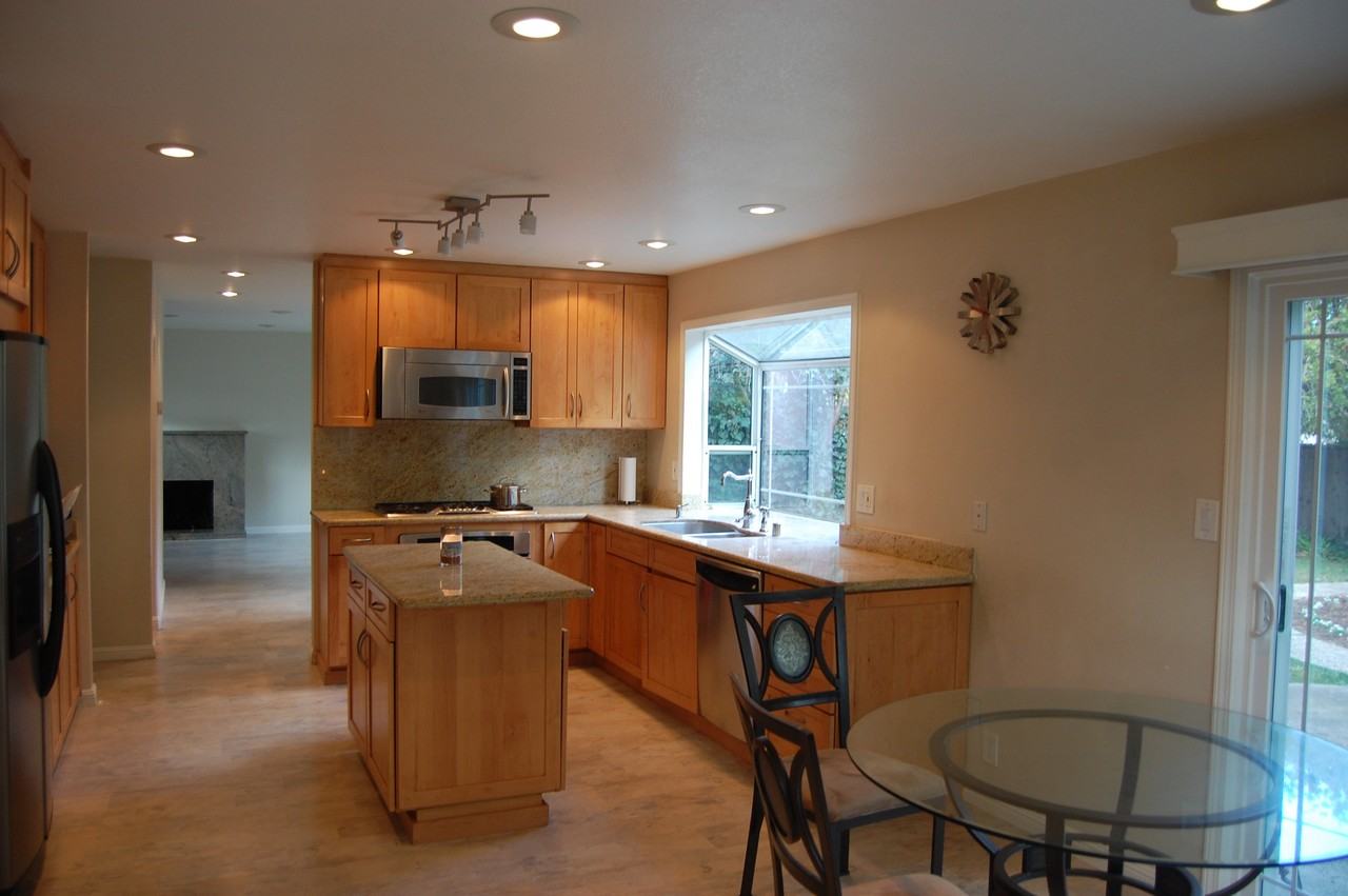 2375 Lindbergh Ave - Photo 2 of 14
