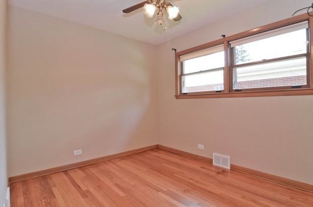 648 N Broadway Ave - Photo 3 of 10