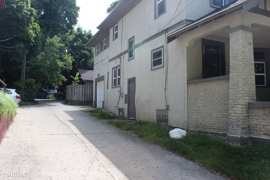 616 Giddings Ave SE - Photo 3 of 30
