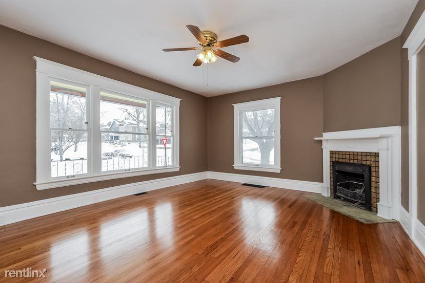 579 Paris Ave SE - Photo 3 of 32