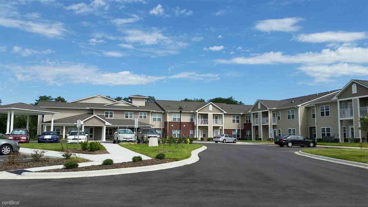 Whistler's Cove Apartments - Photo 2 of 12