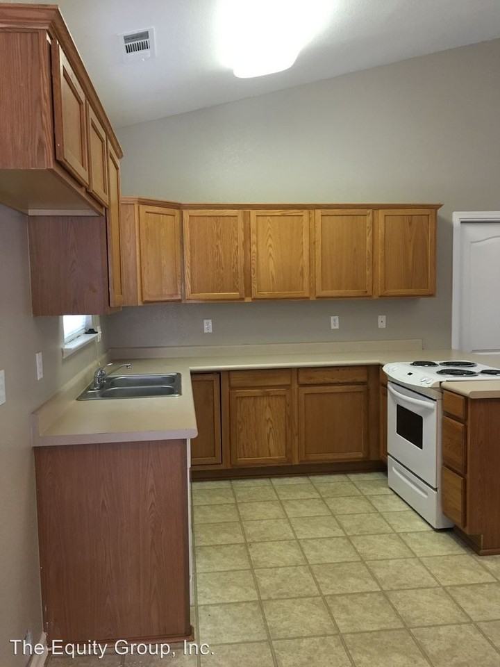 2925 S Sallee Ct - Photo 2 of 24