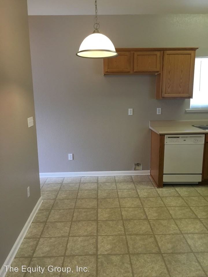 2925 S Sallee Ct - Photo 3 of 24