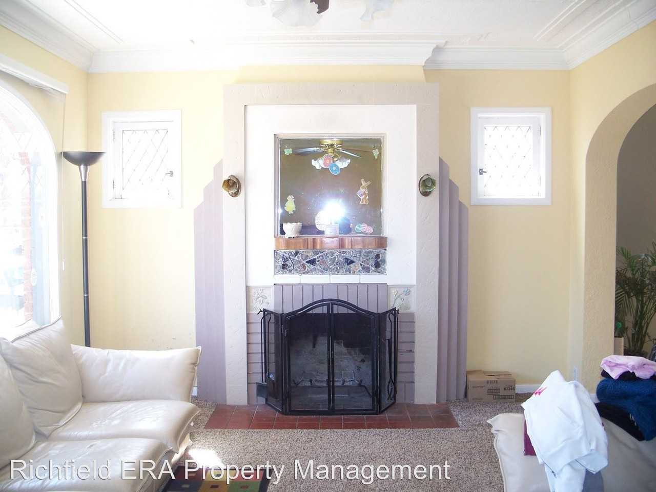 260 S 200 W - Photo 2 of 6