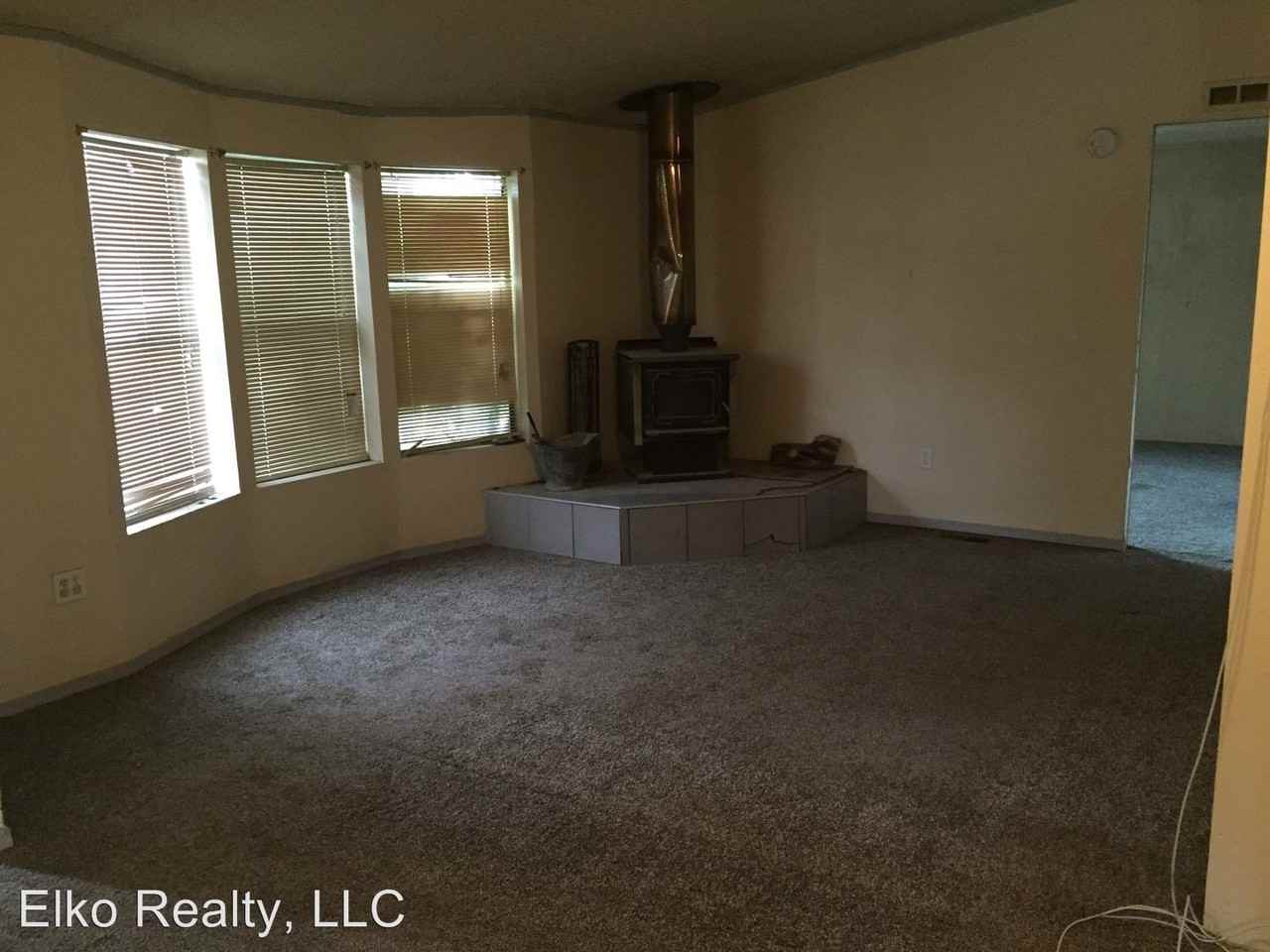 335 Rustic Dr - Photo 2 of 4