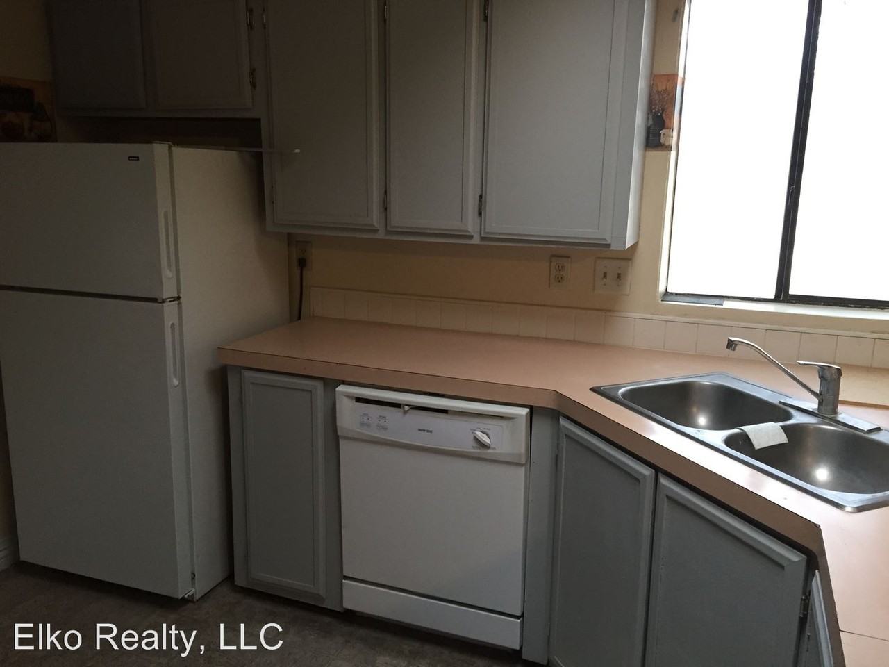 335 Rustic Dr - Photo 3 of 4