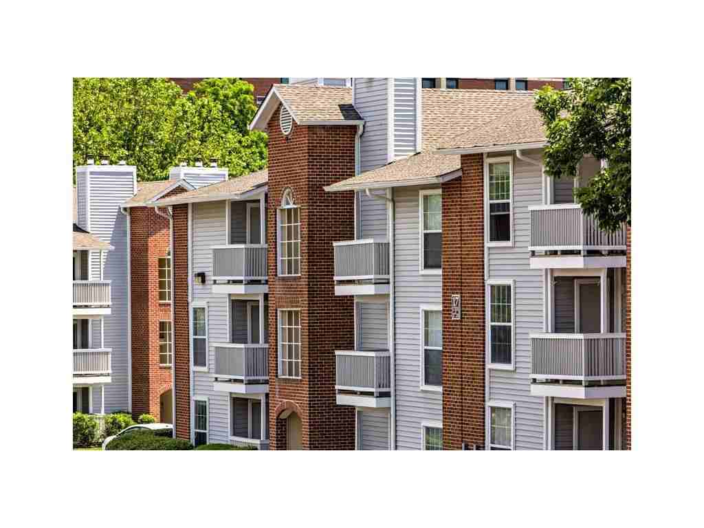 Lincoln Green Apartments - Photo 2 of 14