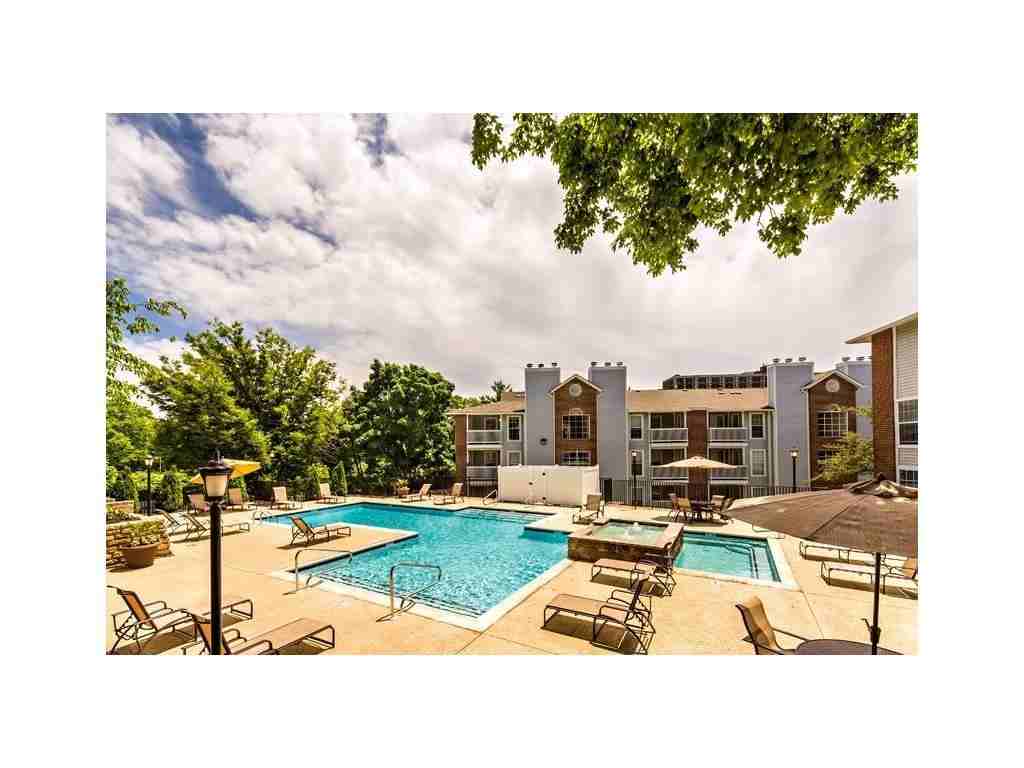 Lincoln Green Apartments - Photo 3 of 14