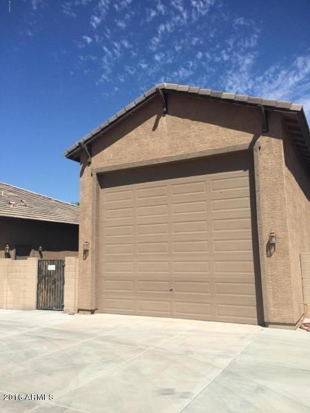 14408 W Hope Dr - Photo 3 of 10
