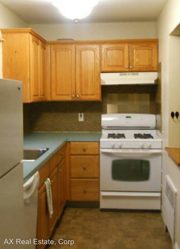 320 Broadway - Photo 2 of 5