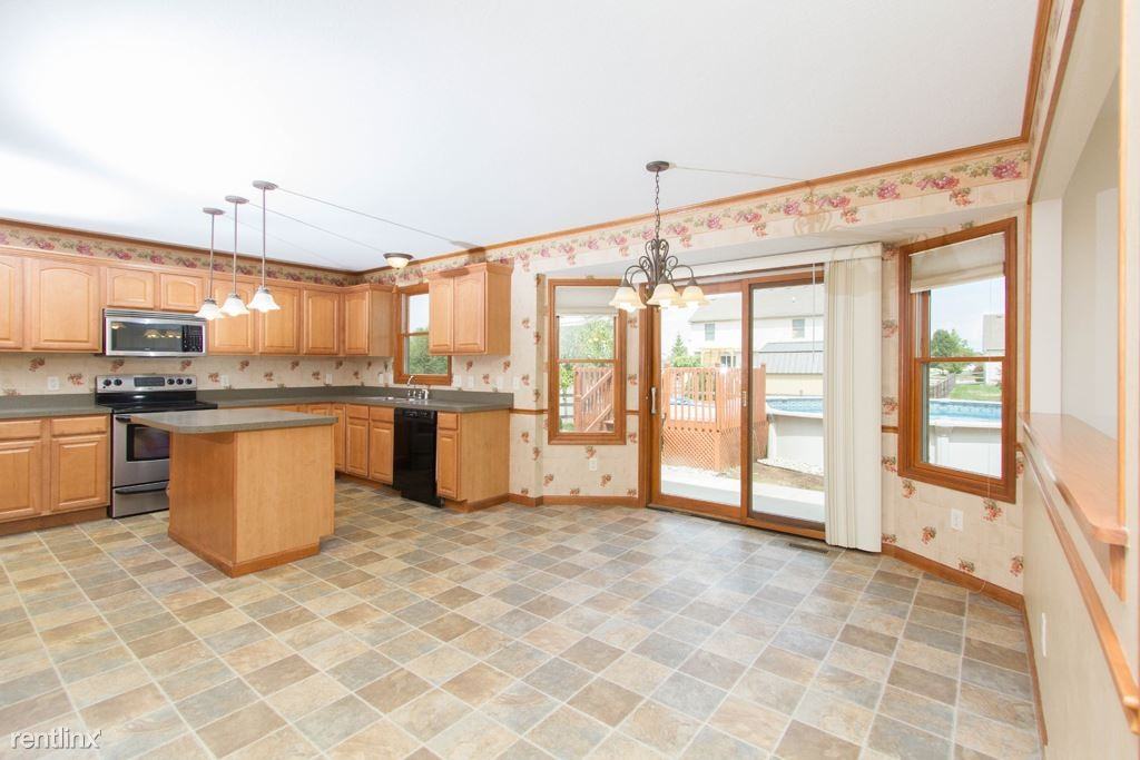 512 Webber Dr - Photo 2 of 10