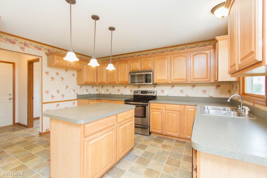 512 Webber Dr - Photo 3 of 10