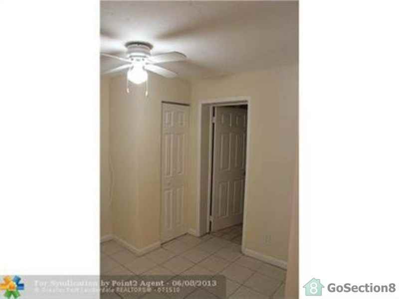 626 NW 10th Terrace #1 - Photo 3 of 6
