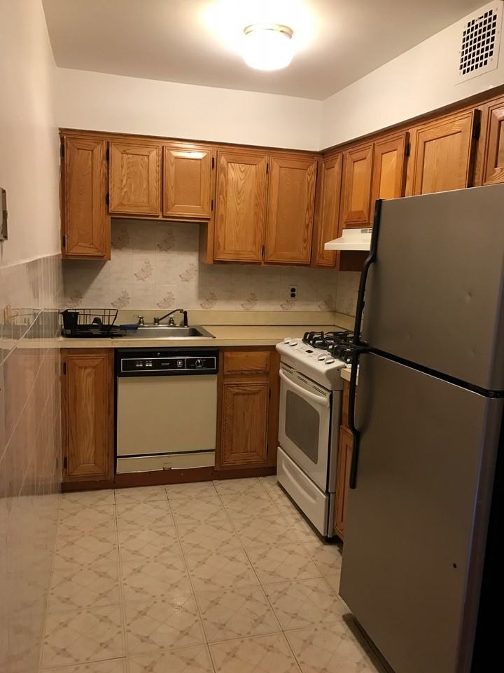 32-27 47th Street - Photo 3 of 8