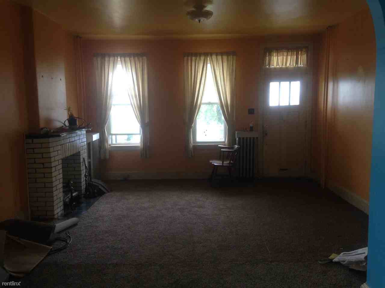 412 Fairview St - Photo 3 of 10