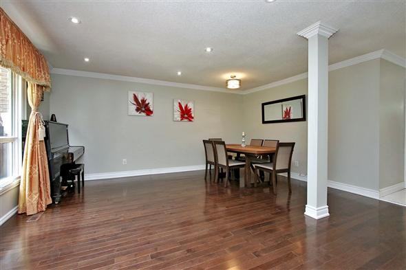 110 Freshmeadow Drive - Photo 2 of 11