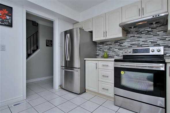 110 Freshmeadow Drive - Photo 3 of 11