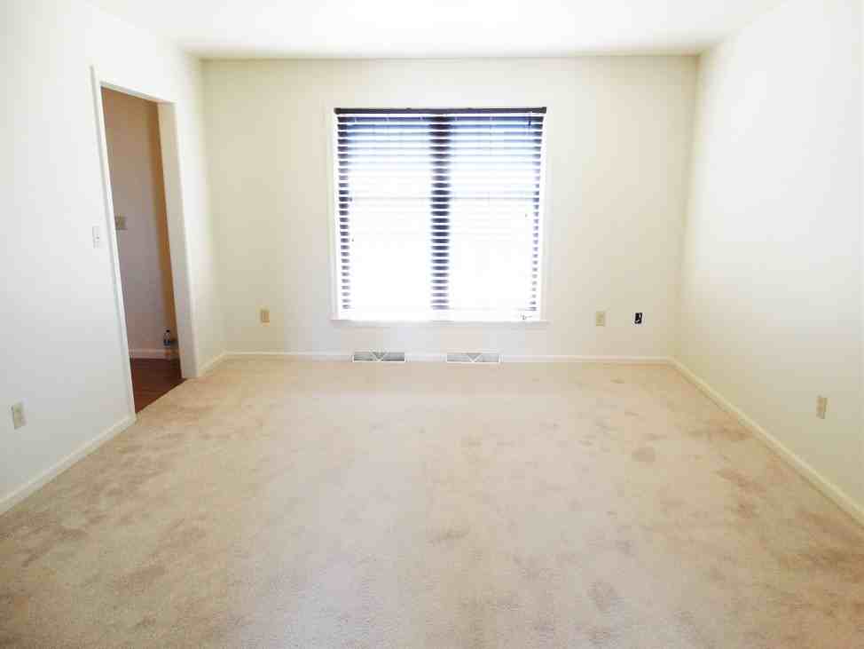 230 Grant St - Photo 3 of 16