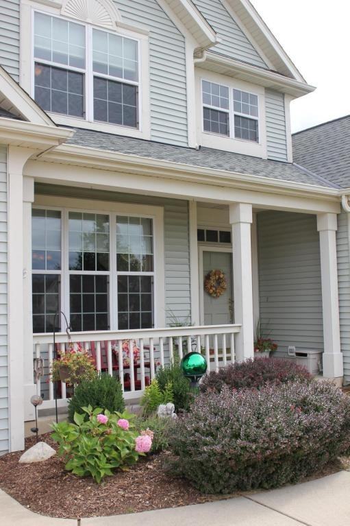 W203N16364 White Oak Cir - Photo 2 of 23