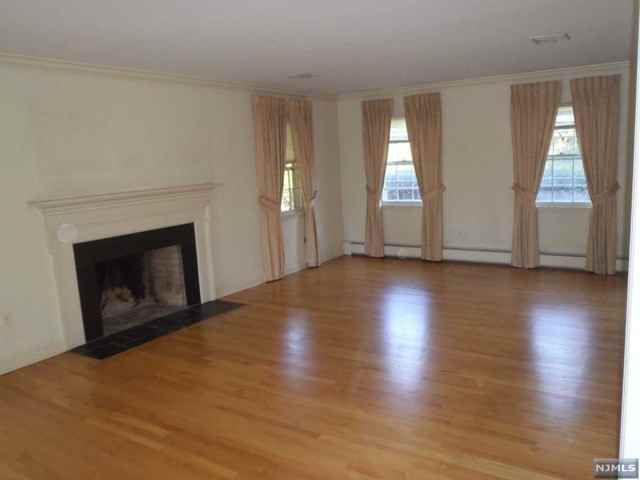 10 Mohegan Trail - Photo 2 of 12