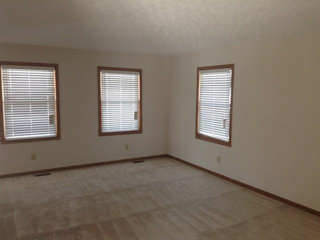 101 Zackary Dr - Photo 2 of 13