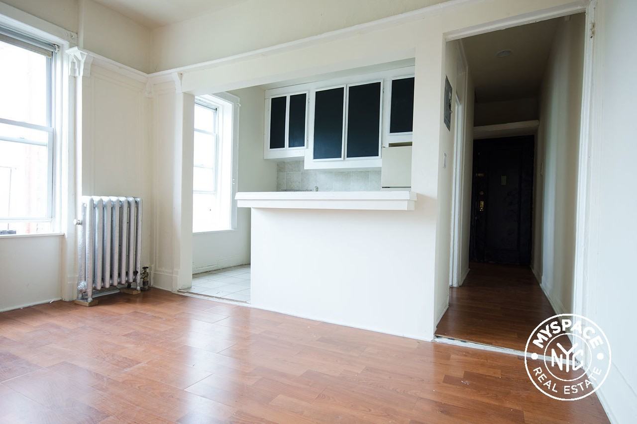 Washington Ave & St Johns Place #4D