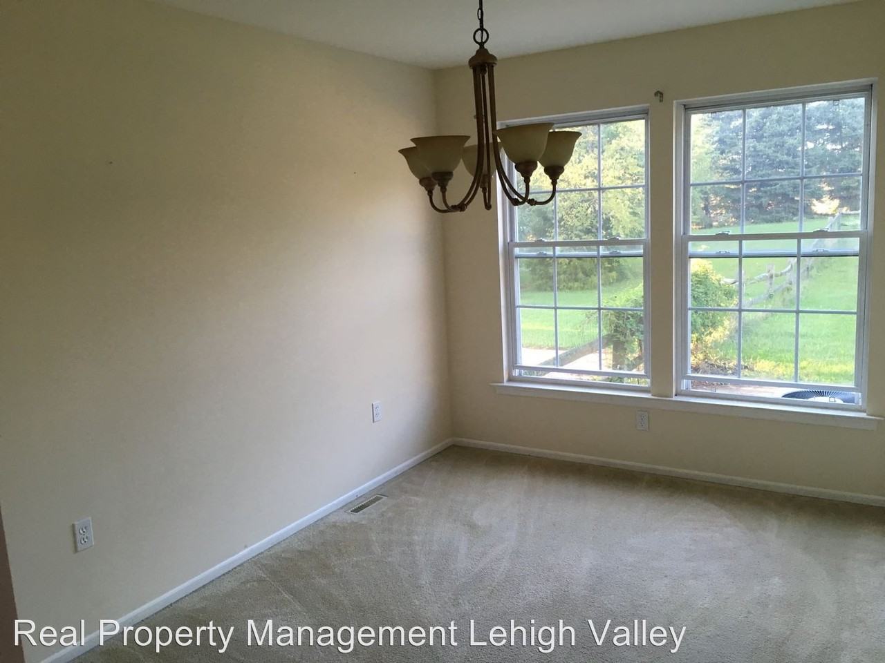 1549 Pinewind Dr - Photo 2 of 7