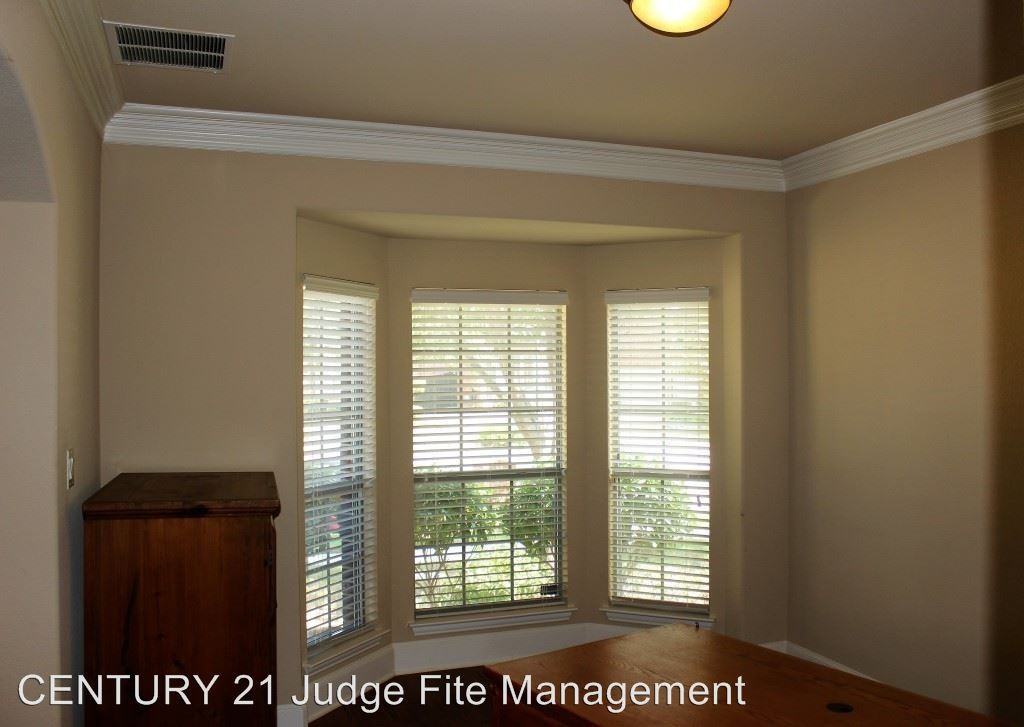 6951 Regatta Dr - Photo 2 of 10