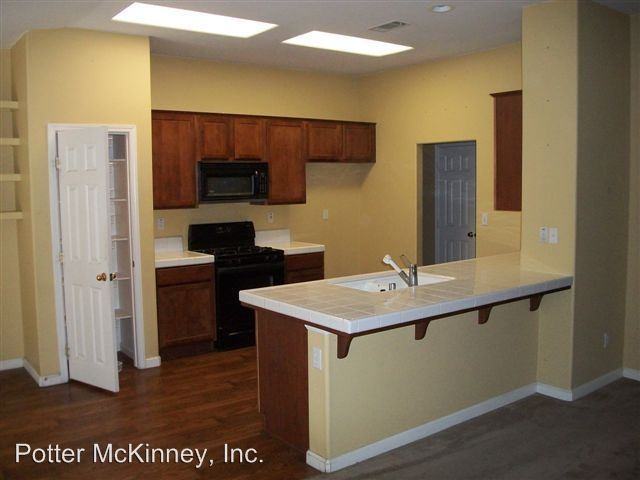 11101 Laramie Peak Dr - Photo 3 of 10