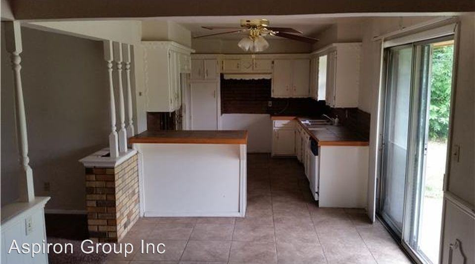 2537 SW 55th St - Photo 2 of 5