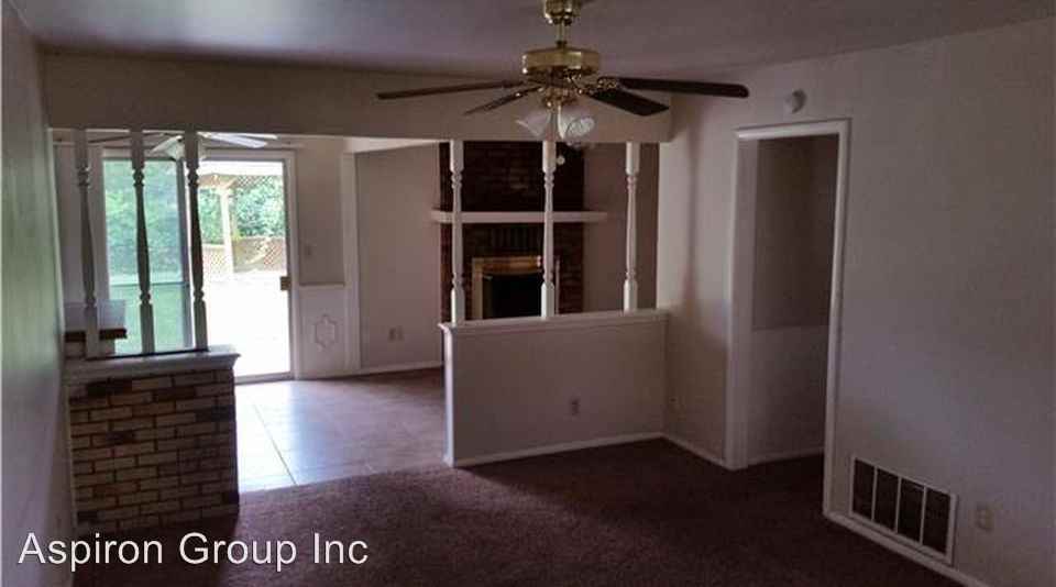 2537 SW 55th St - Photo 3 of 5