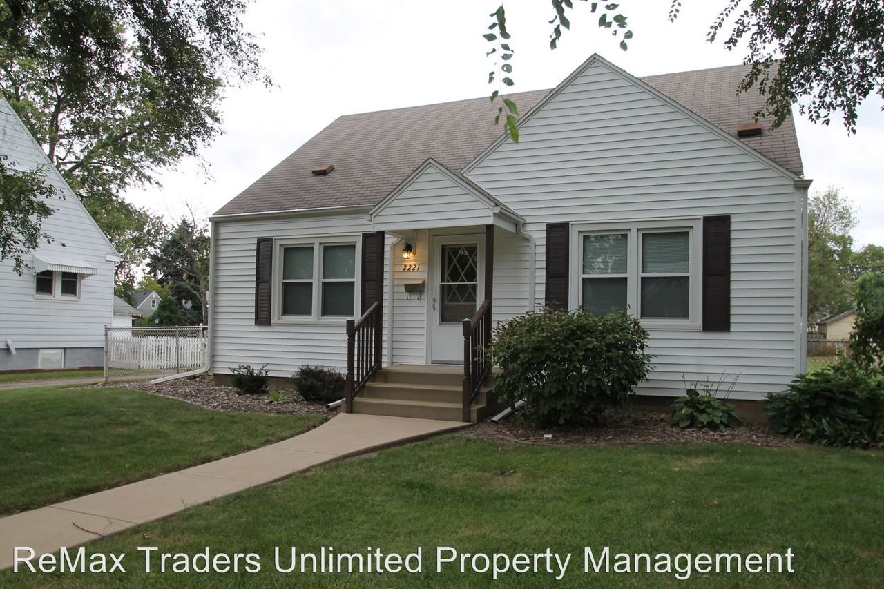 2221 W Ayres Ave - Photo 3 of 50