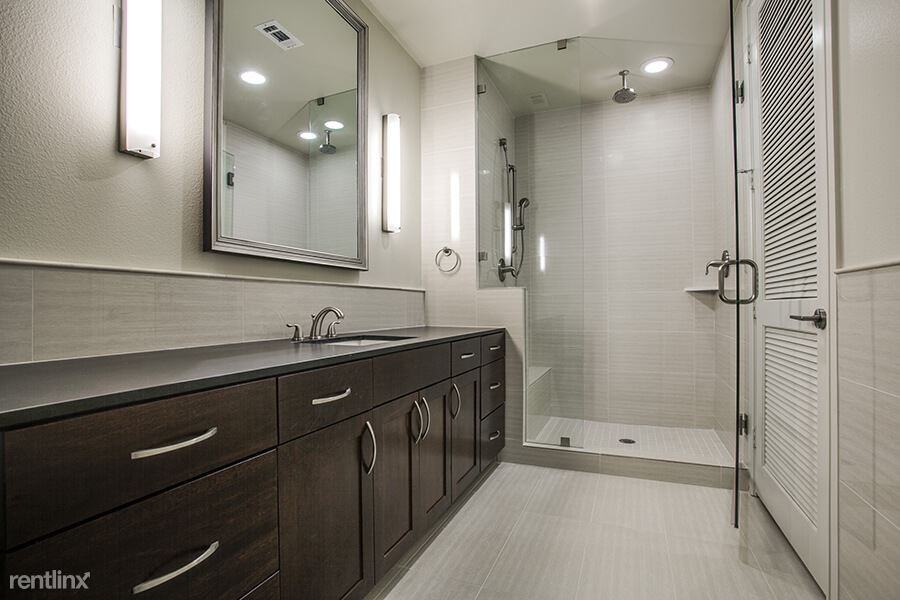 500 E Riverside Dr - Photo 2 of 7