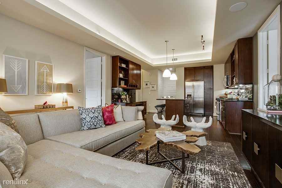 500 E Riverside Dr - Photo 3 of 7