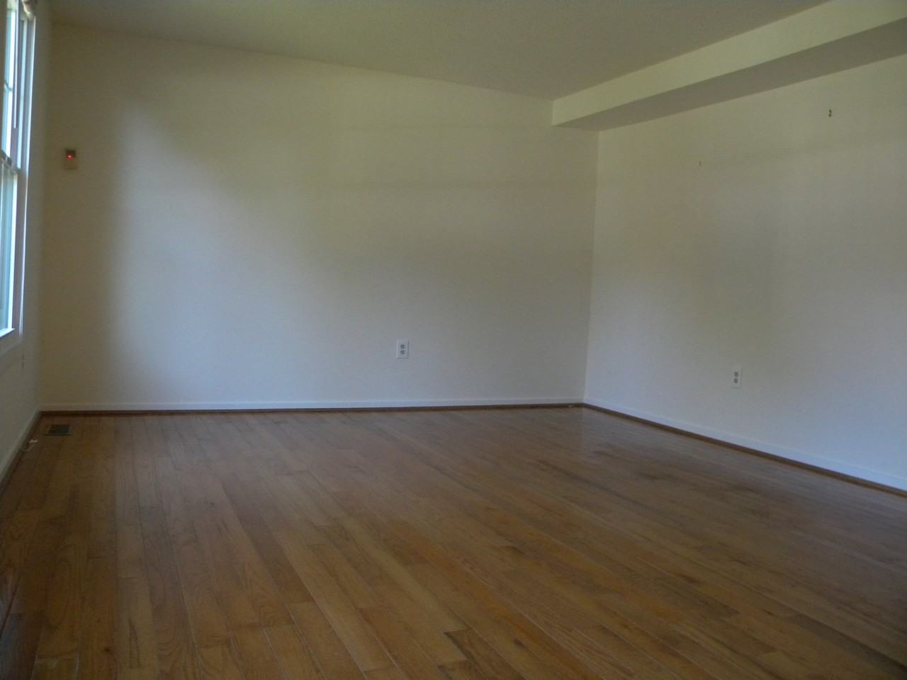 554 Hinckle Ave - Photo 3 of 17