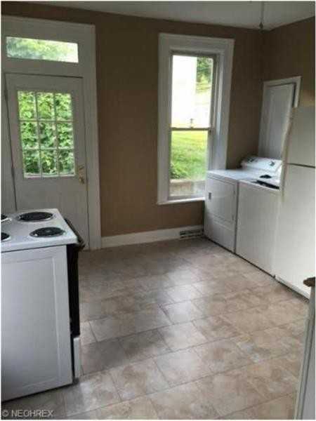 106 N Butler St - Photo 2 of 11