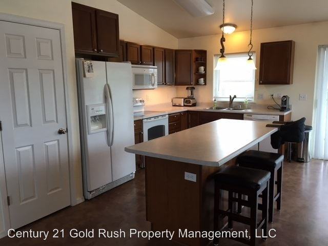 495 Slater Dr - Photo 2 of 12