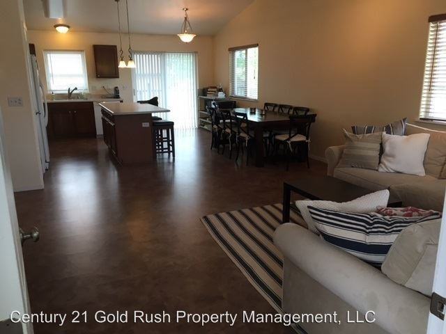 495 Slater Dr - Photo 3 of 12