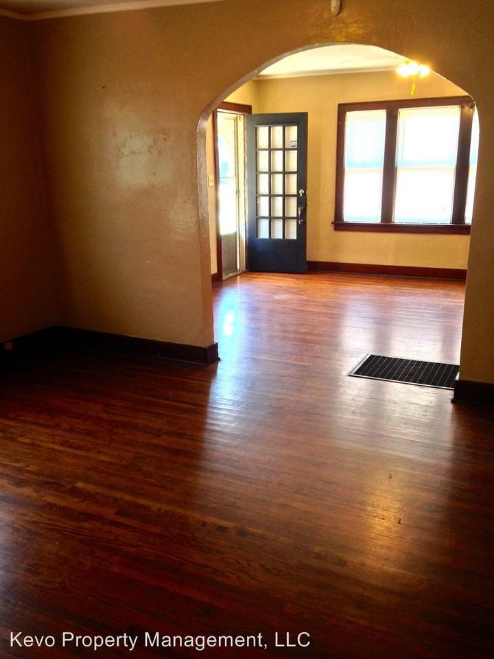 2527 NW 20th St - Photo 2 of 9