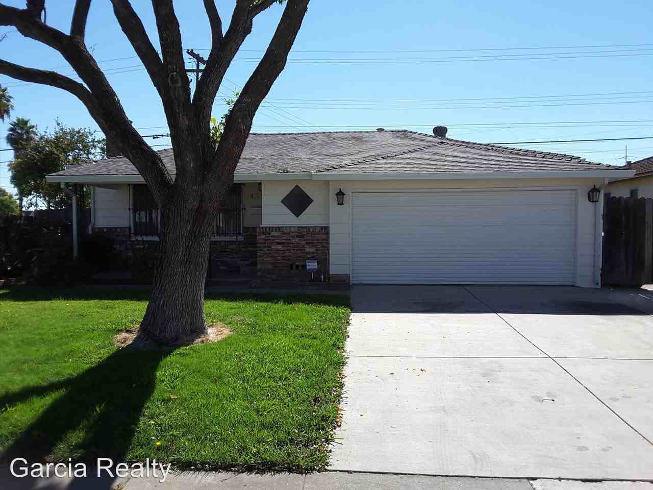 4320 46th Ave - Photo 3 of 14